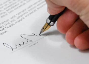 Acțiune în constatarea nulității absolute a contractului de mandat și aplicarea dezlegărilor date prin mecanismele legale de unificare a practicii judiciare