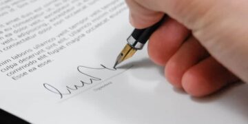 Acțiune în constatarea nulității absolute a contractului de mandat și aplicarea dezlegărilor date prin mecanismele legale de unificare a practicii judiciare