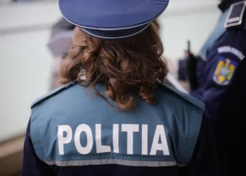 Polițistă din Bihor, acuzată că a ajutat un pedofil ce a violat un copil să scape: “Trebuie să spui că nu ai fost violat, ci că totul a fost doar un masaj.”