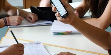 Fraudă masivă în Marea Britanie: mii de „studenți fictivi” în mare parte români, ar fi obținut ilegal sute de milioane de lire prin împrumuturi universitare