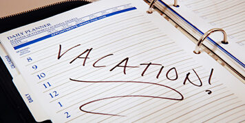 Calculul indemnizației de concediu pentru salariații transferați în sectorul public