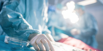 Doi români reținuți în Italia pentru proceduri periculoase în cabinete clandestine