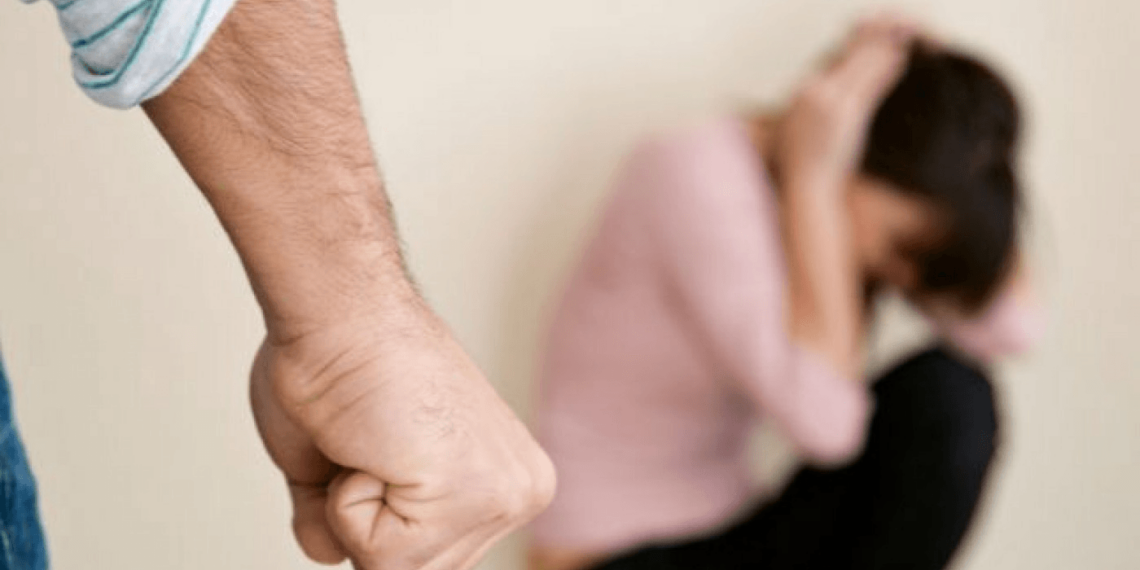 Condamnat la închisoare cu suspendare după ce și-a agresat soția și a lipsit-o de libertate