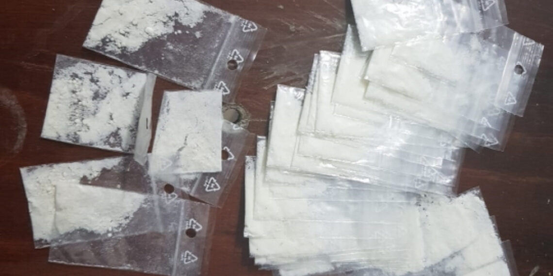 Condamnare definitivă într-un caz de trafic cu substanțe psihoactive: Inculpatul, recidivist, rămâne după gratii