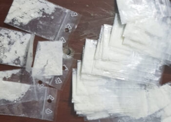 Condamnare definitivă într-un caz de trafic cu substanțe psihoactive: Inculpatul, recidivist, rămâne după gratii