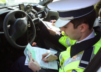 Peste 100 de sancțiuni într-o singură zi pe șoselele din Bihor. Polițiștii continuă controalele de Paște