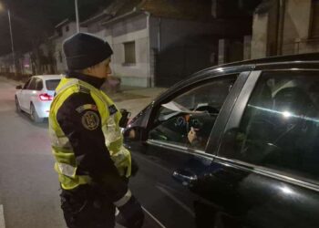Polițiștii bihoreni, la datorie de Paști: Peste 2.400 de persoane legitimate și 65 de permise reținute