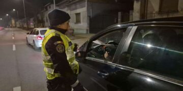 Polițiștii bihoreni, la datorie de Paști: Peste 2.400 de persoane legitimate și 65 de permise reținute