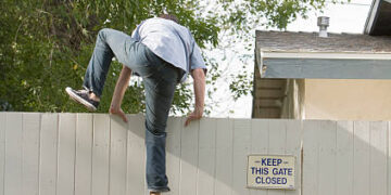 EVADARE ȘI CONDAMNARE: Minor prins și trimis 2 ani la un centru educativ