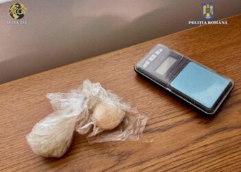 Patru persoane arestate preventiv pentru trafic de droguri și substanțe psihoactive
