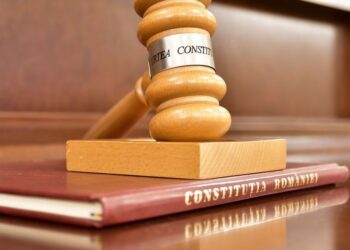 CCR declară neconstituțională reglementarea privind răspunderea disciplinară a funcționarilor publici din Codul administrativ