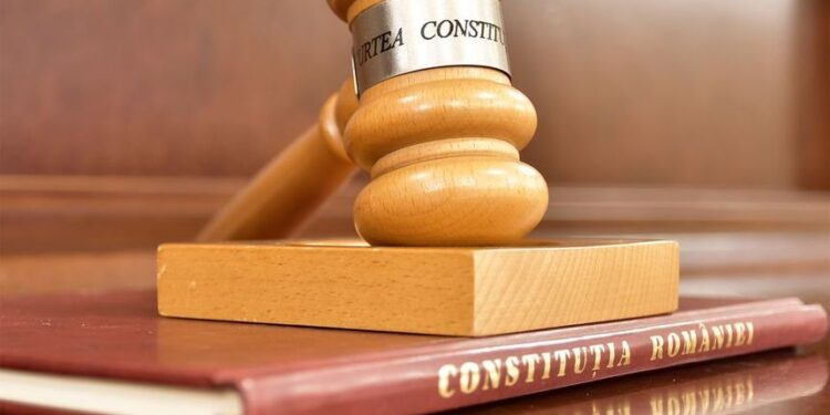 CCR declară neconstituțională reglementarea privind răspunderea disciplinară a funcționarilor publici din Codul administrativ