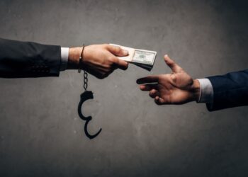 Calculul termenului de prescripție în cazul infracțiunilor unice de corupție, în ipoteza în care sunt realizate, la date diferite, mai multe modalități normative ale elementului material