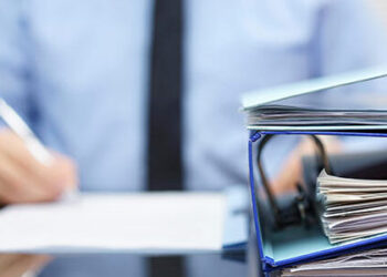 ÎCCJ: funcționarii publici cu statut special pot fi plătiți pentru orele suplimentare fără cerere prealabilă de timp liber