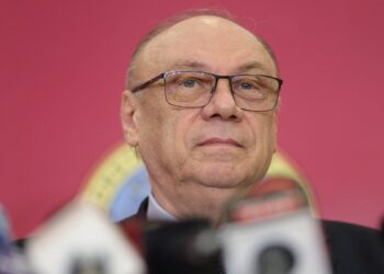 Decizie CCR : privind neconstituționalitatea obligației de a include veniturile și bunurile soțului/soției și copilului în declarația de avere și publicarea acestora.