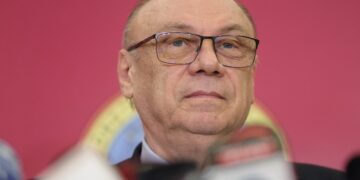 Decizie CCR : privind neconstituționalitatea obligației de a include veniturile și bunurile soțului/soției și copilului în declarația de avere și publicarea acestora.