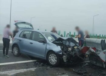 Grav accident rutier pe DEx 16, în apropiere de strada Santăului: un bărbat a ajuns la spital