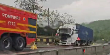 VIDEO: Intervenție de urgență pe Piatra Craiului: un TIR a luat foc