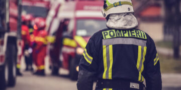 Intervenție la limită în Oradea: femeie de 84 de ani salvată de pompieri