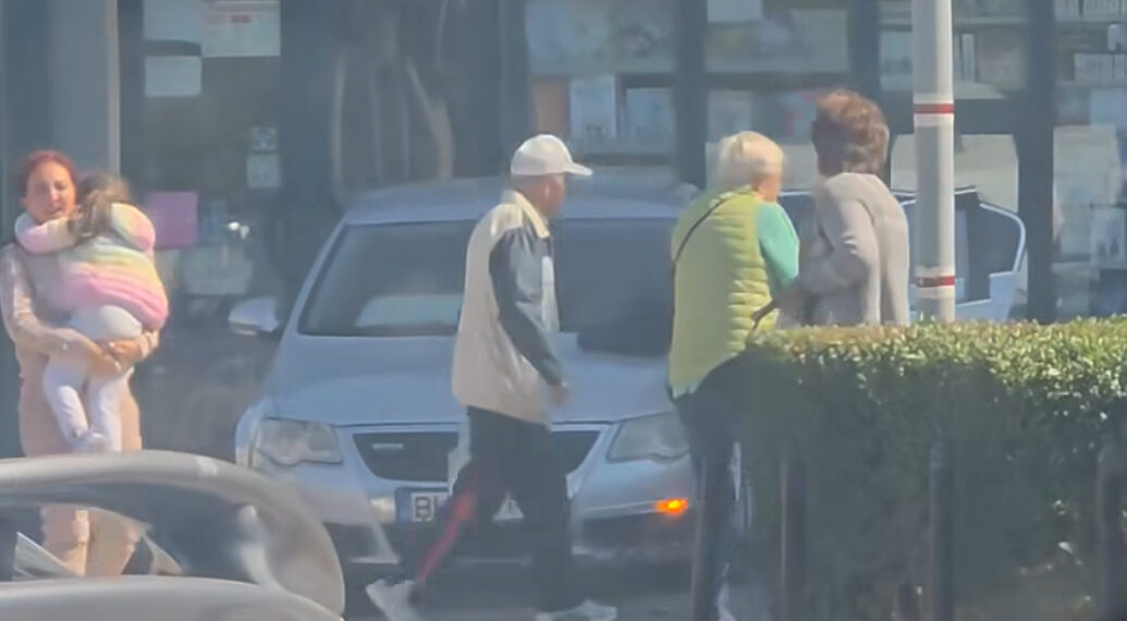 VIDEO Accident violent pe Bulevardul Decebal: șofer scăpat de sub control ajunge pe trotuar