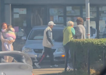 VIDEO Accident violent pe Bulevardul Decebal: șofer scăpat de sub control ajunge pe trotuar