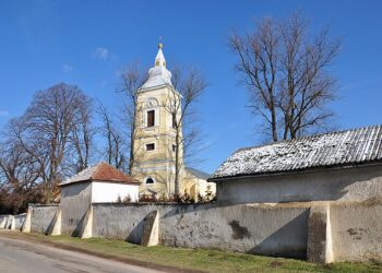 Trei adolescenți au semănat teroare într-un sat din Bihor: au jefuit case, biserici și rude