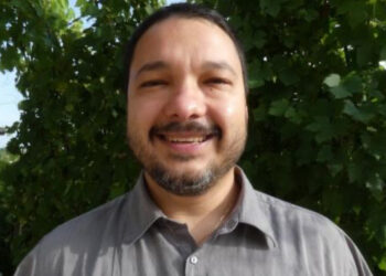 Propunerea de arestare a preotului acuzat că ar fi incendiat mașina lui Ciprian Mega respinsă de Judecătoria Beiuș