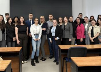 „Trei Robe, o Poveste” – dialog între profesioniștii și viitorii profesioniști ai dreptului