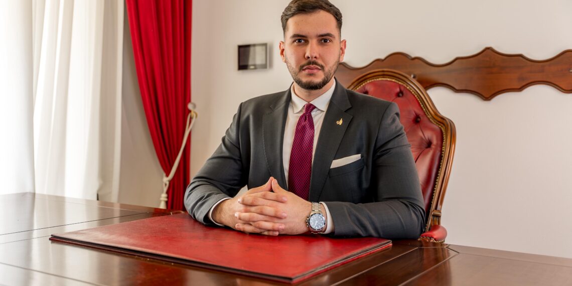 INTERVIU cu av. Dragoș Pușcaș: profesionalismul înseamnă să păstrezi un echilibru între empatie și obiectivitate