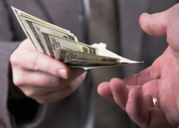 Actualizarea Codului penal în ceea ce privește infracțiunea de cămătărie adoptată tacit de Senat