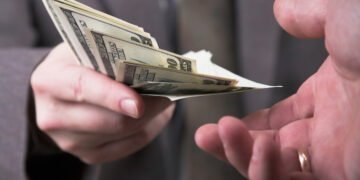 Actualizarea Codului penal în ceea ce privește infracțiunea de cămătărie adoptată tacit de Senat