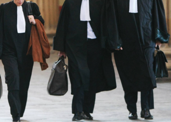 Uniunea Națională a Barourilor din România condamnă identificarea avocatului cu clientul: Sancționarea socială pentru conținutul apărării subminează statul de drept