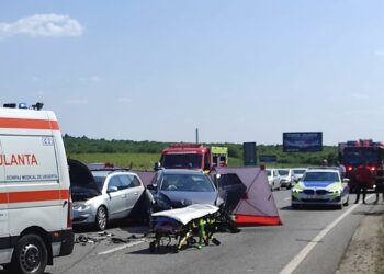 Accident cumplit între Biharia și Oradea: Patru mașini au fost implicate, o victimă prinsă între fiare