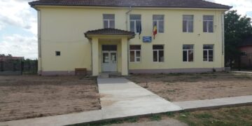O profesoară de sport din Bihor, trimisă în judecată după ce ar fi agresat un elev de 7 ani