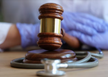 Malpraxis medical în Oradea – Tragedia unui copil și trimiterea în judecată a doi medici pentru ucidere din culpă