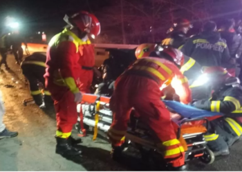 Tragedie pe Calea Clujului! Un tânăr de 27 de ani a murit după ce s-a izbit cu mașina de un stâlp