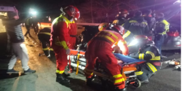 Tragedie pe Calea Clujului! Un tânăr de 27 de ani a murit după ce s-a izbit cu mașina de un stâlp