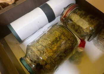 Flagrant și arest preventiv în Oradea: doi bărbați reținuți pentru trafic de droguri de risc și mare risc