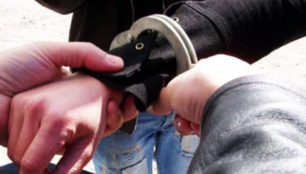 Tânăr agresat și sechestrat în Bihor: patru suspecți reținuți de polițiști