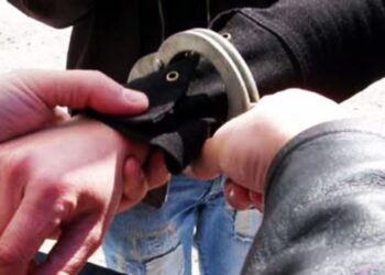 Tânăr agresat și sechestrat în Bihor: patru suspecți reținuți de polițiști