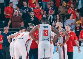 Greu cu U Cluj; Suporterii orădenilor n-au ezitat să taxeze arbitrajul scandând: „Hoții, Hoții”!