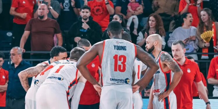 Greu cu U Cluj; Suporterii orădenilor n-au ezitat să taxeze arbitrajul scandând: „Hoții, Hoții”!