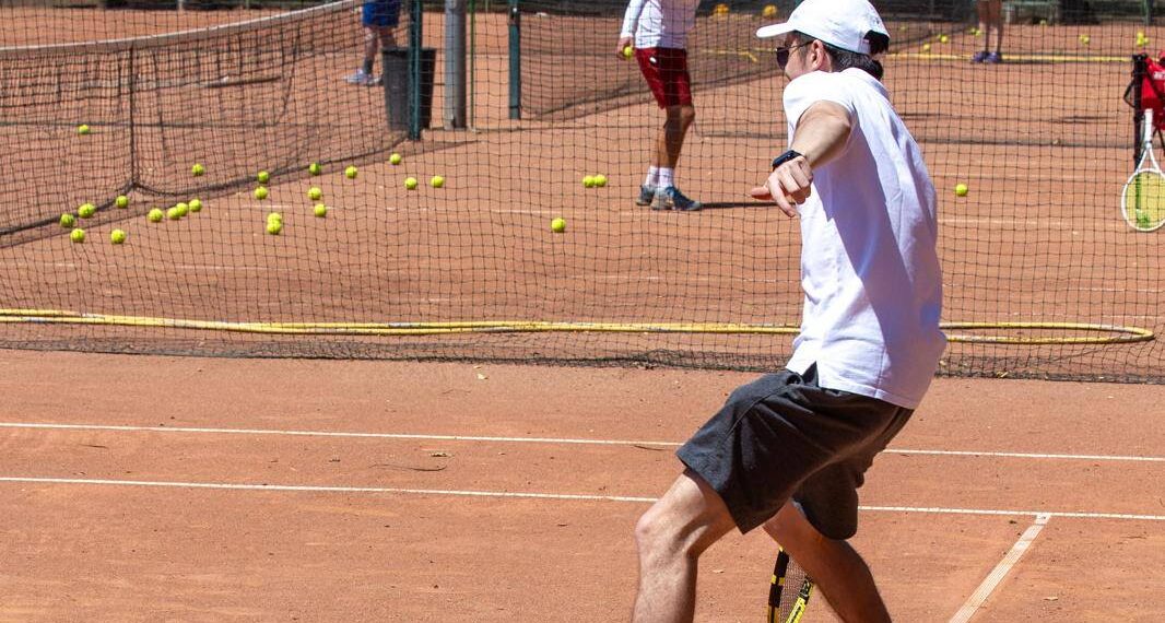 „Meciul Prieteniei” – un eveniment sportiv dedicat amiciției pe terenul de tenis; „Servește cu stil”!