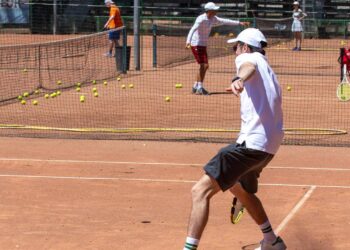 „Meciul Prieteniei” – un eveniment sportiv dedicat amiciției pe terenul de tenis; „Servește cu stil”!
