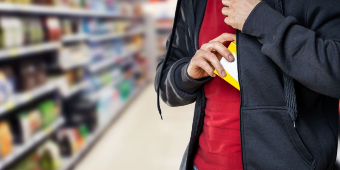 Arest la domiciliu pentru un adolescent de 15 ani, recidivist, acuzat de tâlhărie