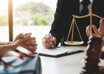 CCR hotărește : propunerea ca Instanțele să nu mai poată reduce din oficiu onorariile avocaților incluse în cheltuielile de judecată a fost declarată neconstituțională. UNBR ia act de decizie.