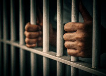 Patru condamnați, printre care un urmărit național, depistați și încarcerați de polițiștii bihoreni pentru viol, tâlhărie, furt calificat și infracțiuni rutiere