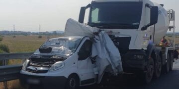 UPDATE: Un pieton a decedat. Momente de groază pe DEx16, lângă Oradea: pietoni loviți în plin de un camion