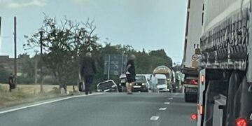 Accident între un camion și un autoturism pe DN 79, în apropiere de Inand – două persoane au fost rănite