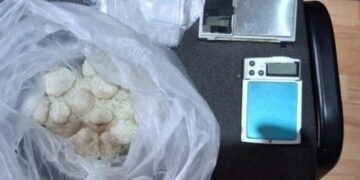 Cristal și 4-BMC vândute pe străzile din Oradea: doi traficanți interceptați de DIICOT